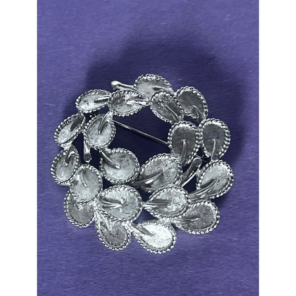 VTG Crown Trifari Circle Leaf Pin Brooch Textured Silver Tone Fashion Gift